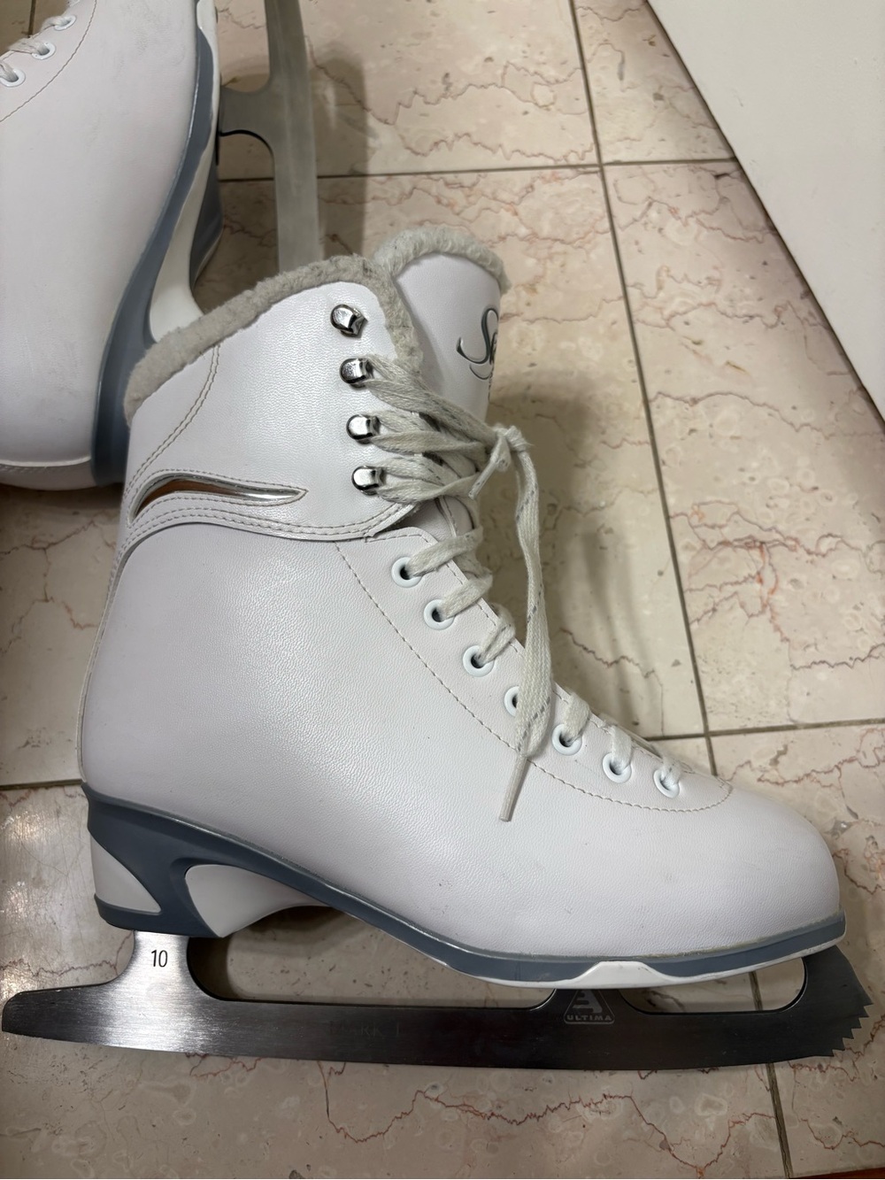 Jackson Ladies Size 7 SoftSkates Figure Skates- Excellent condition - Picture 4 of 5